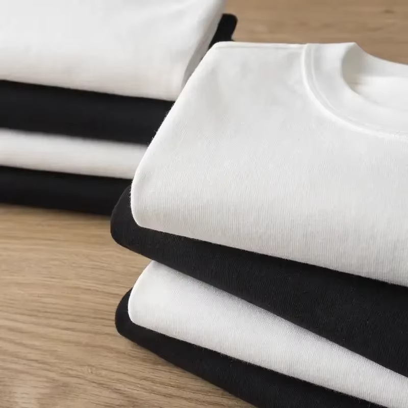 Herren-T-Shirt „Secret of Monk – Retro Gaming Shop Bewertung und Preis